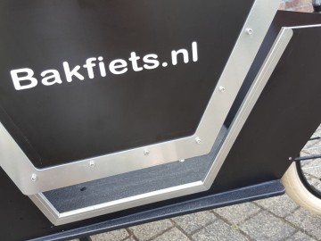 Luik voor in de zijkant van de bak