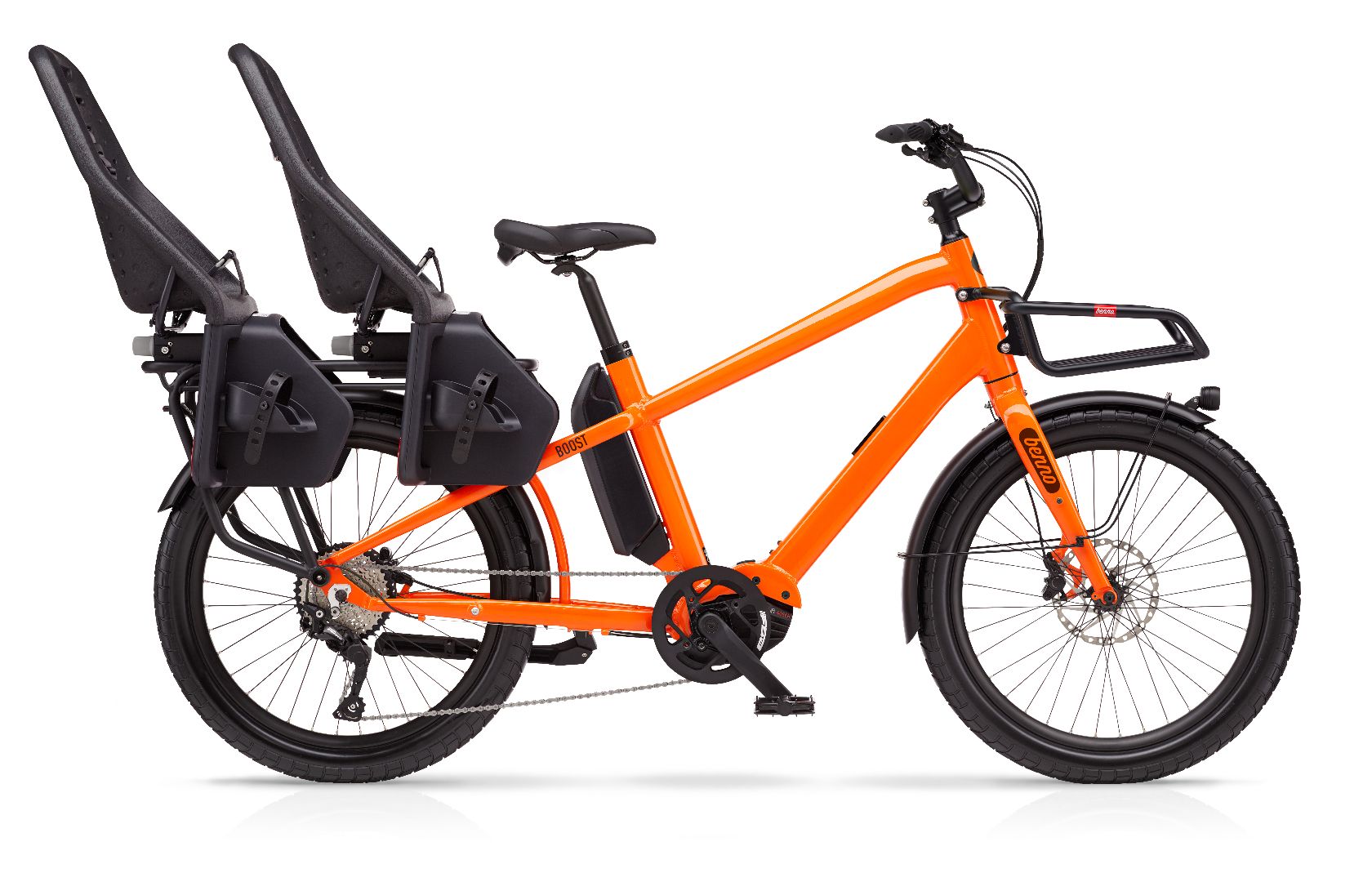 Benno Boost EVO6 longtail fiets met kinderzitjes en voordrager in oranje uitvoering