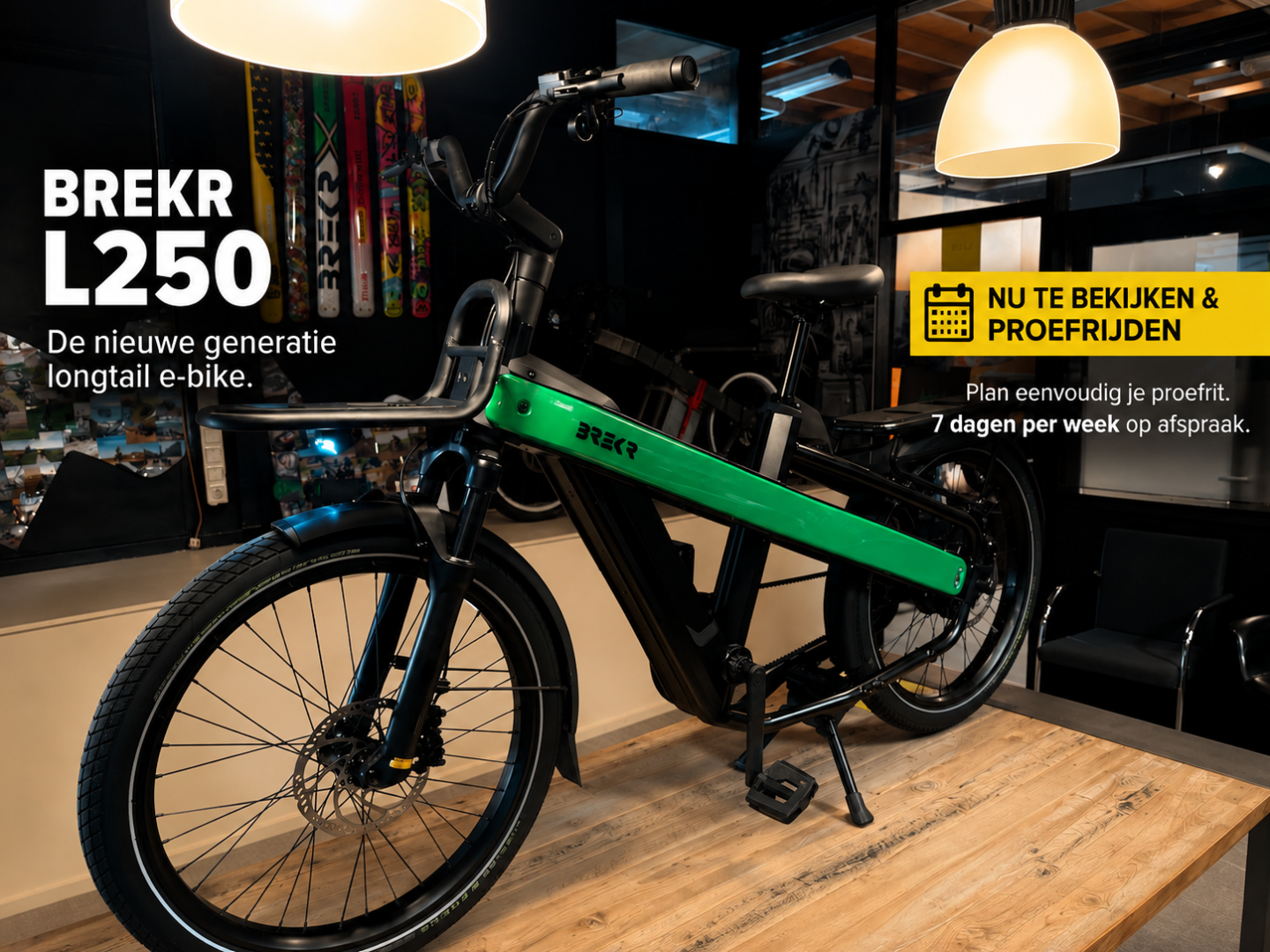 Brekr L250 longtail elektrische fiets in showroom &ndash; modulair frame en kleurpanelen
